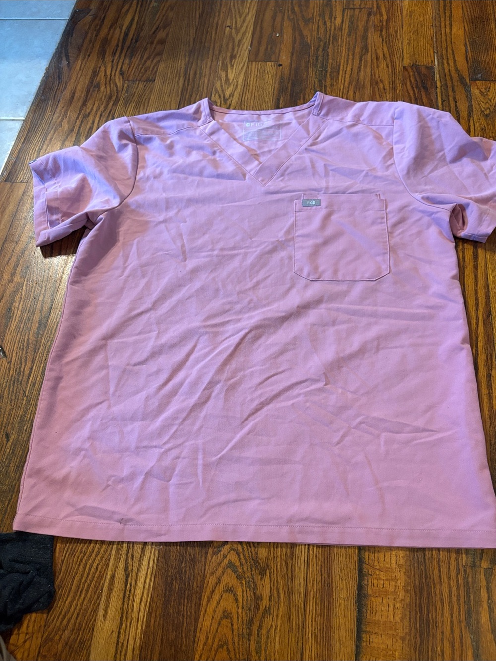 🎉Figs Women's Pink Short Sleeve V-Neck one Pocket Scrub Top!